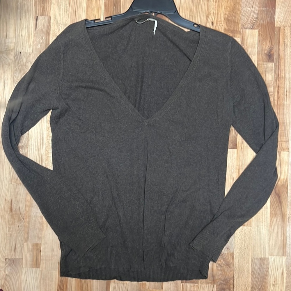 Thin brown sweater v neck